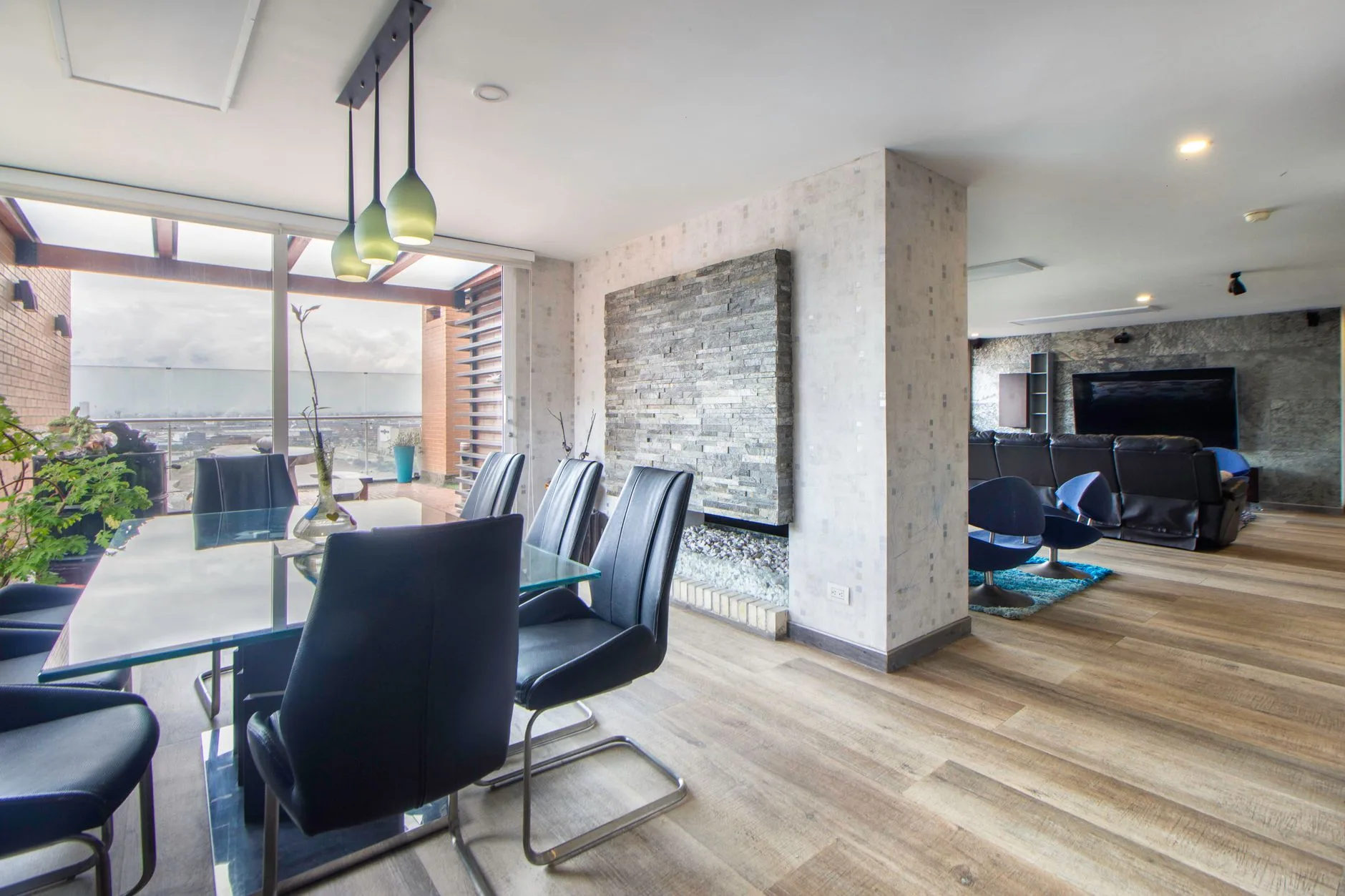 Penthouse Rožnik v hotelu Meadowharborstudio